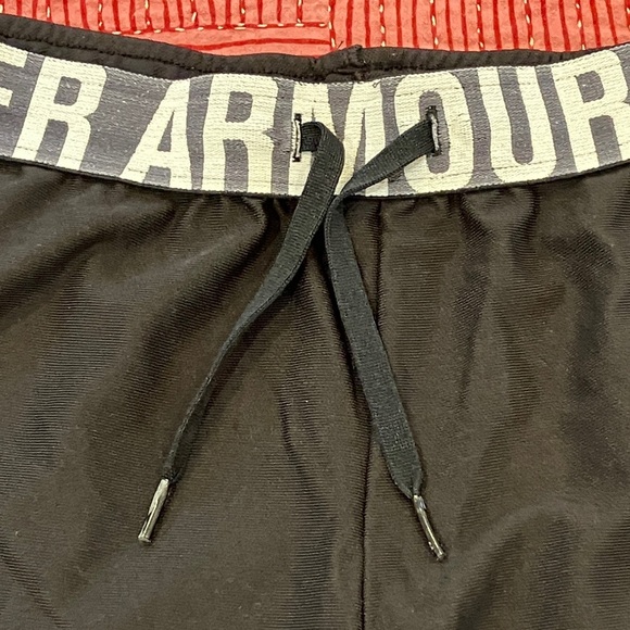 Under Armour women’s medium black Training / running Shorts - Picture 2 of 16